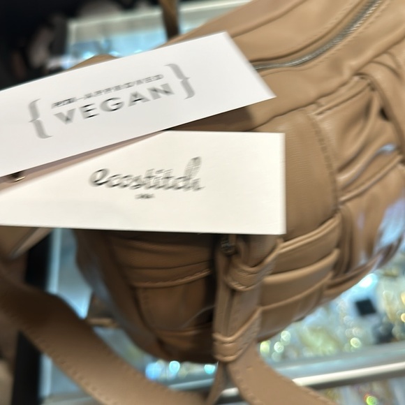 The Tan vegan Handbag weave in the front is solid in the back with a zipper - Picture 11 of 11